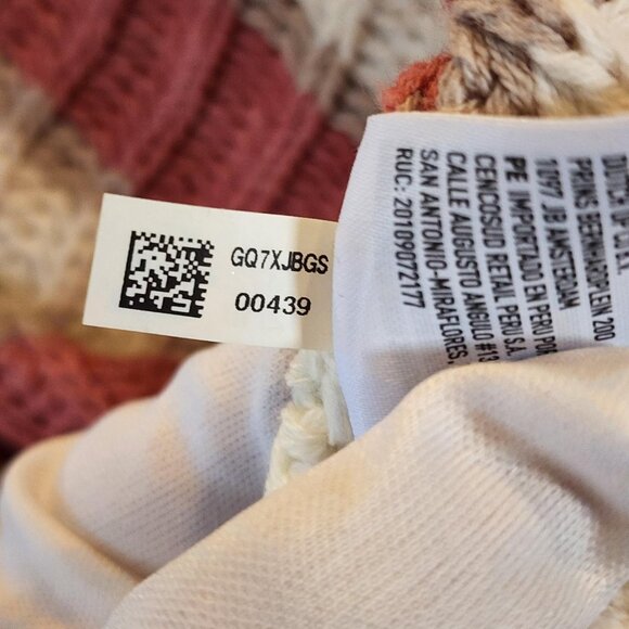 American Eagle Knit Sweater. Size M - Raspberry and Cream. Mid-length. - Picture 6 of 7